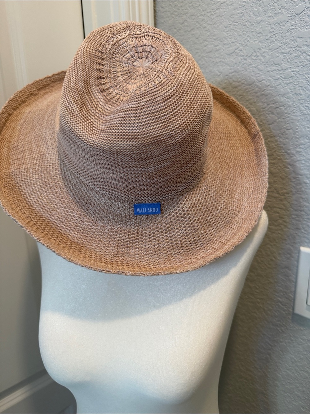 Wallaroo women's Wide-Brim Straw Hat - Tan